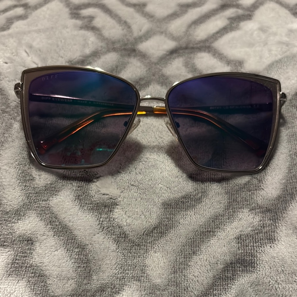 Diff Becky Sunglasses With Case - image 2